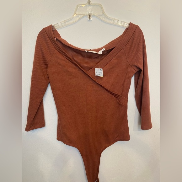 Astr off the shoulder long sleeve body suit NWT - Picture 2 of 4